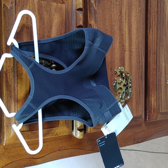 NWT Nike Swoosh Girls Youth Sports Top Medium - Picture 2 of 15